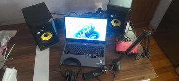 Dinamiklər və kolonkalar: Studiya yazılışı və podcast üçün tam set - Audio interfeys: Focusrite