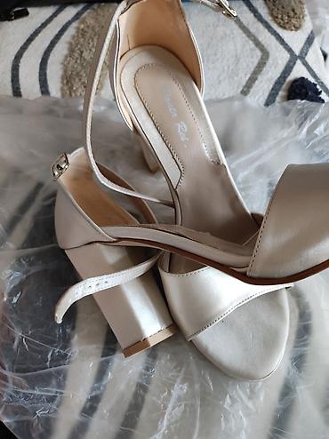 magnum cipele: Sandale nosene jednom,placene visina stikle 9cm.Veoma udobne i nosive — 3