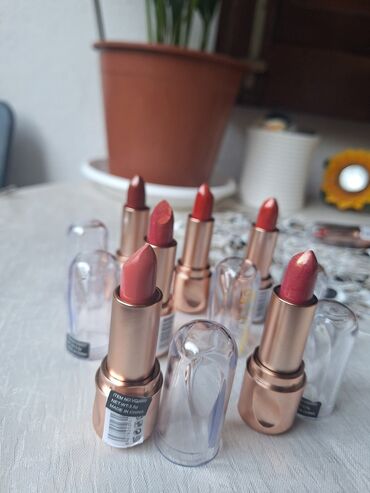 Šminka: Set ruževa za usne – raznovrsni tonovi i finiši - Više različitih — 11
