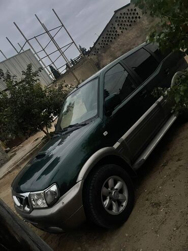 afdamabilər: Nissan Terrano: 2.4 l | 2001 il Ofrouder/SUV