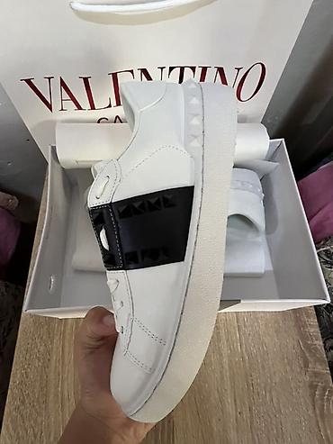 Мужские кроссовки, 37, Valentino Garavani, Новый, цвет - Белый, Самовывоз, Платная доставка
