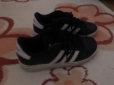 new balance patike muske: Adidas muške patike – klasičan model sa tri bele pruge - Boja: crna sa — 1