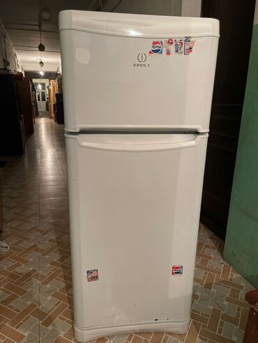 kreditle soyducu: Б/у Холодильник Indesit, Двухкамерный, цвет - Белый