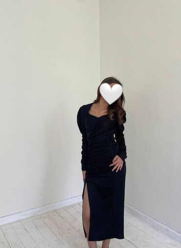 вечернее чёрное платье: Вечернее платье, Классическое, Длинная модель, Атлас, С рукавами, XL (EU 42)