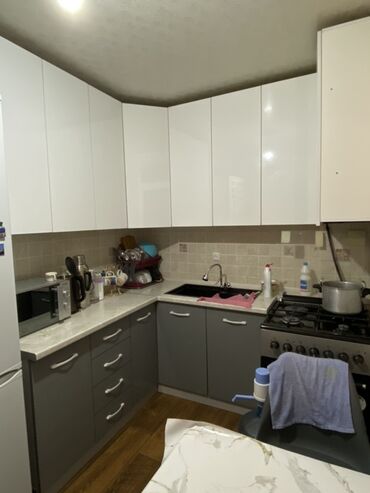 бу кух шкаф: Кухонный гарнитур угловой - Планировка: Г‑образная, верх по всей