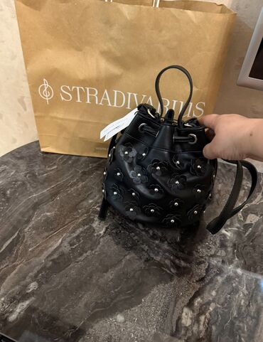 Stradivarius teze sumka, oz qiymeti 79 azndir, 45 e satilir