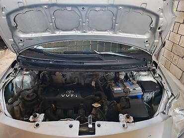 panel vurmaq: Toyota Yaris: 1.3 l | 2008 il Sedan — 5
