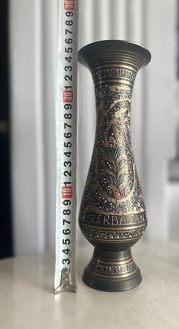 Bir vaza, Metal lalafo.az -da Bir vaza, Metal