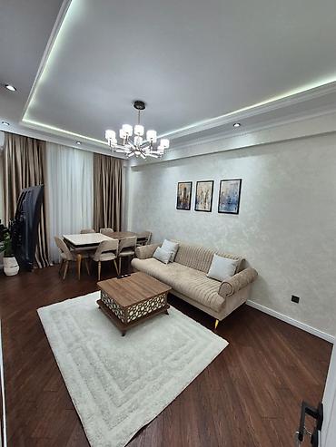 susə satisi: Mənzilin təsviri - Şəhər panoramalı geniş balkon: gecə işıqlı park və — 4