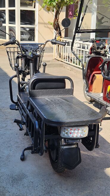 Другой электротранспорт: Электро скутер с большой грузовой платформой, груз до 400 кг. Мотор — 3