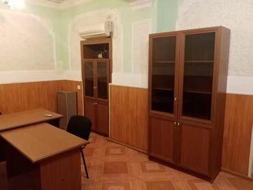 Ofislər: Ofis sahəsi 63 kv – mebellə təchiz olunmus.N.Nerimanov metro — 3