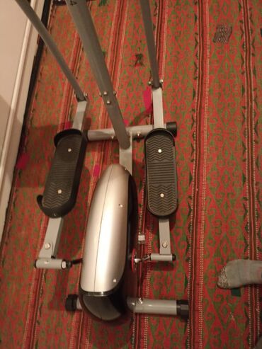 коврик для занятий: Эллиптический тренажёр (орбитрек) домашний - Компактная конструкция