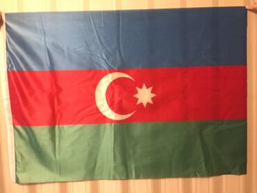 bayraq şekileri v Azərbaycan | BAYRAQLAR: Azerbaycan bayraqi yenidir. 1 metrin 70-e olcusundedir. 8 azn topdan