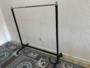 купить вешалку напольную: Напольная вешалка-стойка для одежды. - Конструкция: металлическая