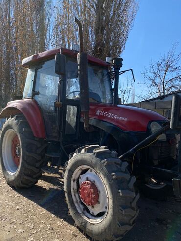 Другие тракторы: Трактор с плугом (навесное орудие) Описание: - Колёсный трактор с — 11