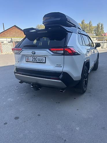2 8: Toyota RAV4: 2024 г., Гибрид — 3