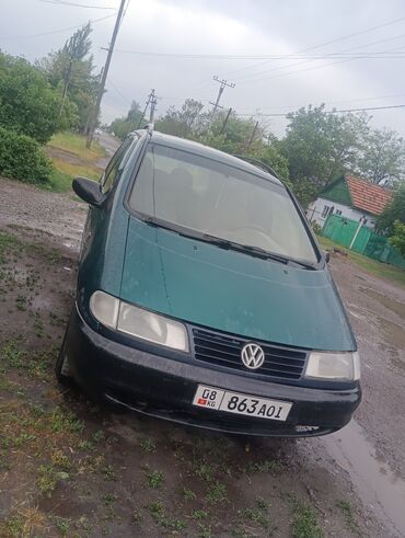 токтогул транспорт: Volkswagen Sharan: 1997 г., 2 л, Механика, Бензин, Вэн/Минивэн