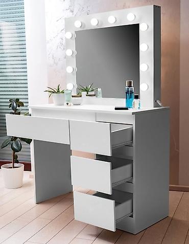 salon: KOZMETICKI STO ZA ŠMINKANJE sa 4 fioke - 22.500 din 🧚🧚 - Moderan — 2