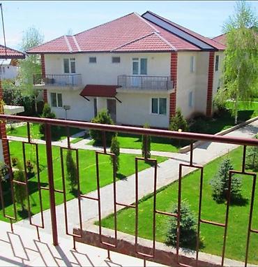 Продажа коттеджей и домов: Просторный таунхаус, расположенный в жилом комплексе с ухоженными — 5