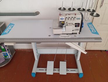 Швейные машины: Швейная машина Компьютеризованная, Полуавтомат