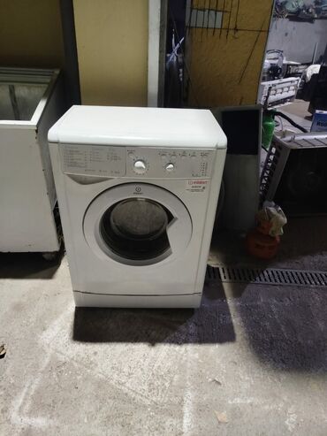 naxçıvanda maşın kirayəsi: Paltaryuyan maşın Indesit, 5 kq, İşlənmiş, Avtomat, Qurutma var, Ödənişli çatdırılma