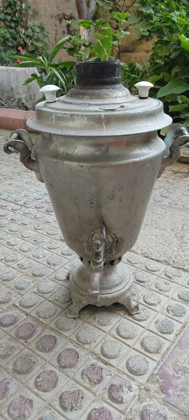 mis samovar: Qədimi samovar bir az kastmetik təmirə ehtiyacı var real müşteriyə