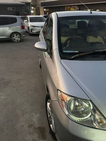 меняю дом на авто: Honda City: 2005 г., 1.5 л, Автоматтык, Бензин, Седан