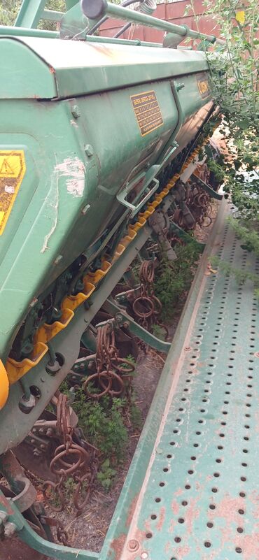 Traktorlar: Traktor MTZ (Belarus) tipli, 4x2 təkər quruluşlu, kabinalı. Dizel — 7