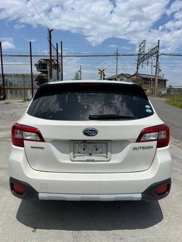 Бамперы: Крышка багажника Subaru 2017 г., Б/у, цвет - Белый,Оригинал