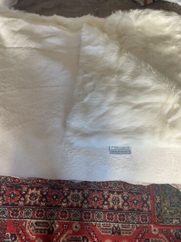 Balış üzləri: Rəng - Ağ Mikrofiber Pled