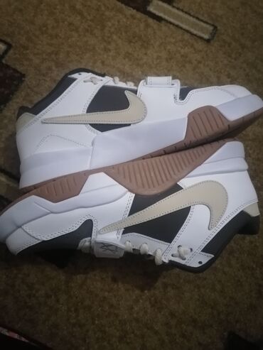 насос для члена: Эркектердин кроссовкасы, 40, Air Jordan, Жаңы, түсү - Саргыч боз, Өзү алып кетүү, Акысыз жеткирүү, Акылуу жеткирүү