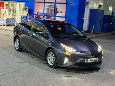 Toyota: Toyota Prius: 2018 г., 1.8 л, Автомат, Гибрид, Хэтчбэк