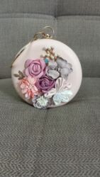 Digər kolleksiyalar: Xanım üçün bej rəngli üzəri dekor güllərlə, muncuqlarla, əl tutan — 8