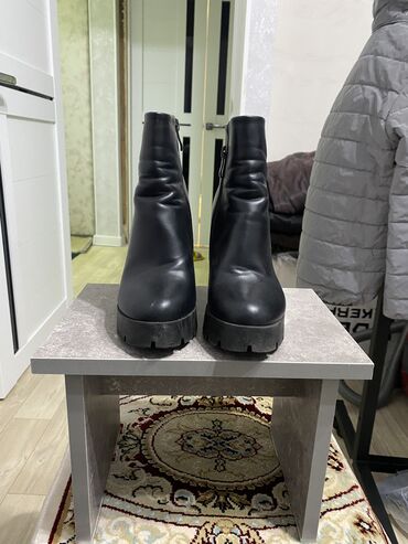 зимние обувь мужская: Ботинки и ботильоны 35, цвет - Черный