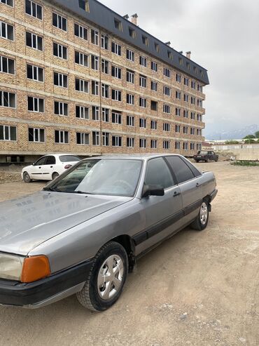 обмен авто ключ на ключ: Audi 100: 1983 г., 1.9 л, Механика, Бензин, Седан