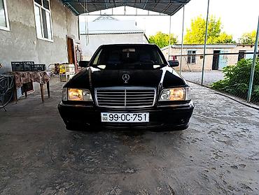 Mercedes-Benz 220: 2.2 l | 1998 il Sedan