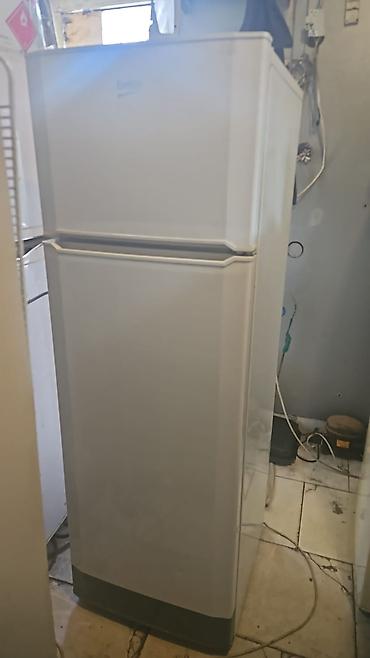 Beko iki qapılı soyuducu - Yuxarıda dondurucu bölmə, aşağıda əsas