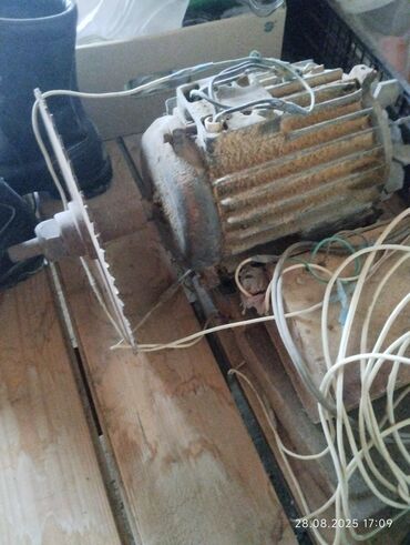 Transformatorlar: Mexaniki güc təmin etmək üçün istifadə olunan elektrik mühərriki. Bu