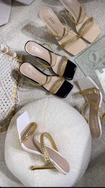 ges sandale: Sandals