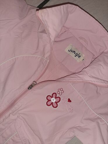 Jakne, kaputi i prsluci: Decije vetrovke vel.8- 
vel.4- 800rsd sa kapom koja se može skinuti — 8