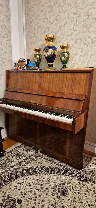 Akustik upright piano – “Украина” (sovet istehsalı) - Korpus: parlaq