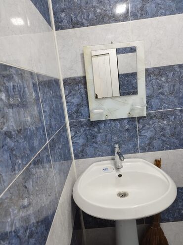 Uzunmüddətli kirayə mənzillər: 3cu mk 5in 5 5ci mər 1otaqlı içi əşyalı ev kira verilir 320 AZN dövlət — 9