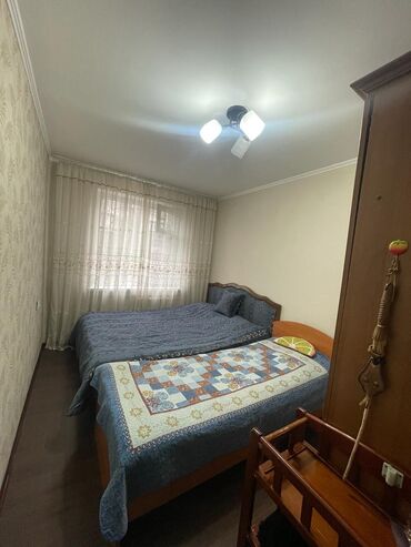 паспорт кыргызстана: 2 комнаты, 43 м², 104 серия, 2 этаж, Старый ремонт