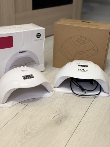 лампа для маникюра: İki ədəd SUN X5 Max modelində manikür lampası. Hər iki lampa da LED/UV