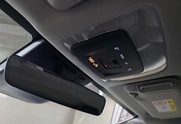 Toyota: Toyota Prius: 2024 г., 2 л, Автомат, Электромобиль, Лифтбек — 8