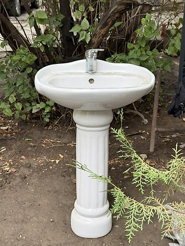 овальный: Раковина для ванной, Особенности: Глянцевое, Овальная форма, Материал: Керамика — 1