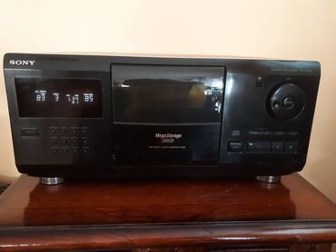 Zvučnici i stereo sistemi: Sony CDP-CX 200 plejer lepo ocuvan, ima mnogo funkcija. Sve sto sam na lalafo.rs — 1 Zvučnici i stereo sistemi: Sony CDP-CX 200 plejer lepo ocuvan, ima mnogo funkcija. Sve sto sam — 1