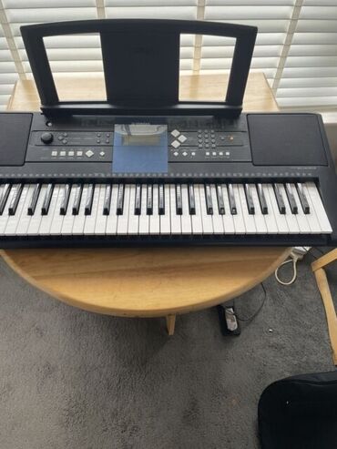 муз синтезатор: Yamaha PSR-E333, автоаккомпанемент и чувствительные клавиши, в