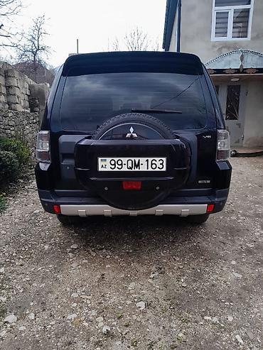 Mitsubishi: Mitsubishi Pajero (GLS) SUV - Kuzov: qara rəng, 5 qapı, yan — 5