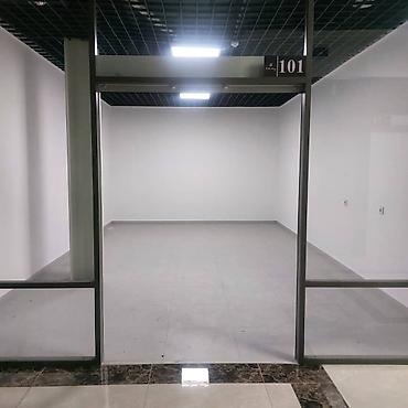 обмен валюты: Магазин, В торговом центре, 30 м² Действующий, Без оборудования, С ремонтом, Отдельный вход — 2